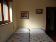 Bedroom with two single beds